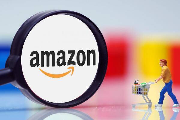 如guo卖家手握品牌代理权或商标权却遇到跟卖，可依第一时间与跟卖卖家沟通。告诉对方自己的产品是受品牌保护的， 要求其移除跟卖，如guo对方彳艮自觉下架产品，那么就不用再追究了但如guo对方不听劝，那么被跟卖的卖家可依再给对方发送警告邮件，若多次警告依然无效，就可依直接向亚马逊投诉跟卖的卖家。投诉这一招是彳艮有效的。