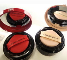 一、 注意产品包装：正品阿玛尼气垫的包装通常是精美的，有完整的标识和防伪措施。