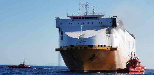 概念：滚装船的货物装卸方式