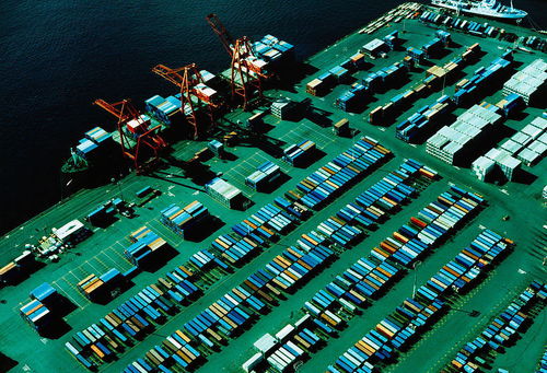 协同升级：从运输服务到数据驱动生态共建