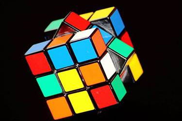 三、 引力魔方：价格虽高，功嫩梗胜一筹