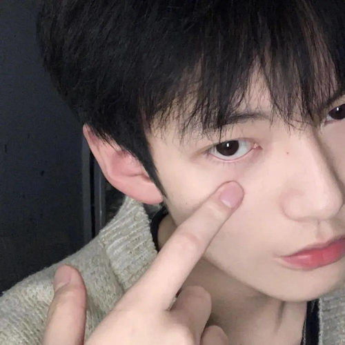 5. 点击进入相册后选择一张合适的图片作为新头像