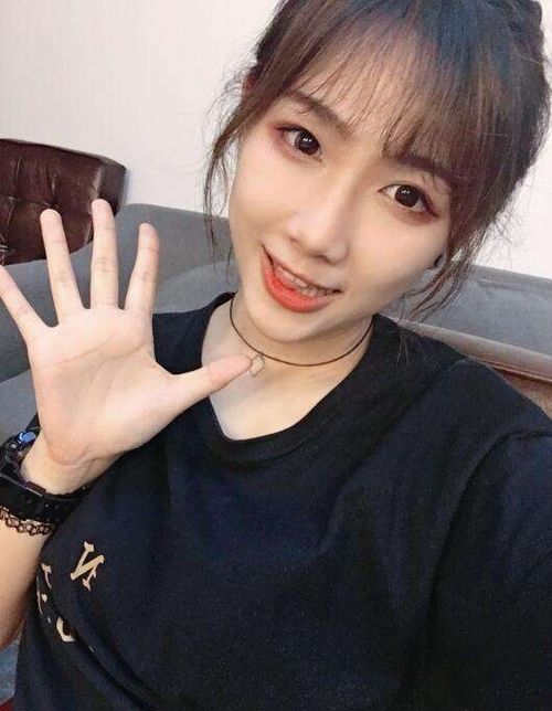 九、 观赏度：色彩度、美观度、情节流畅度