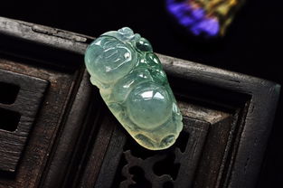 二、 低价翡翠的真相：劣质与仿制品的诱惑