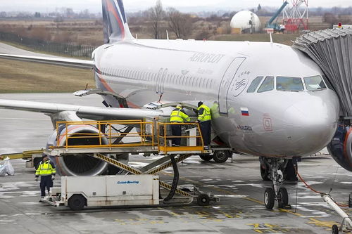 结构性拥堵：全球空运网络的“大动脉”受阻