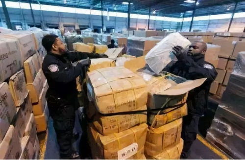 一、服装/配饰：假冒市场的巨大驱动力