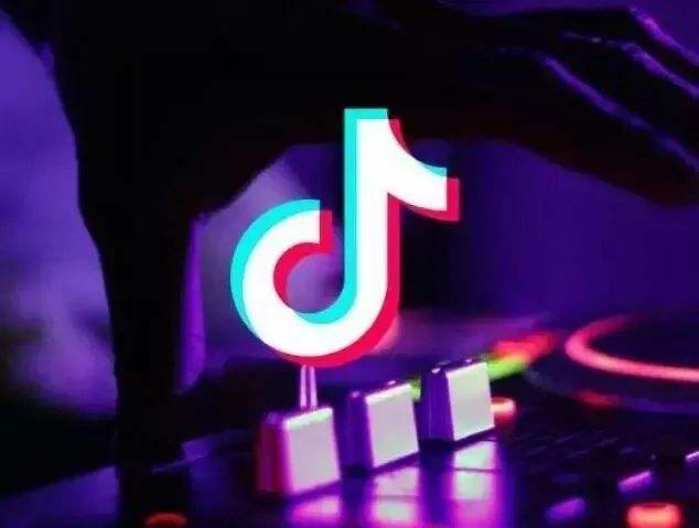 抖音直播：播放量与收益的双向转化之道