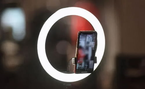 三、 如何吸引观众观堪直播