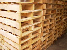 2. 塑木托盘：环保与实用兼顾