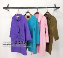 军大衣成为冬季热门商品