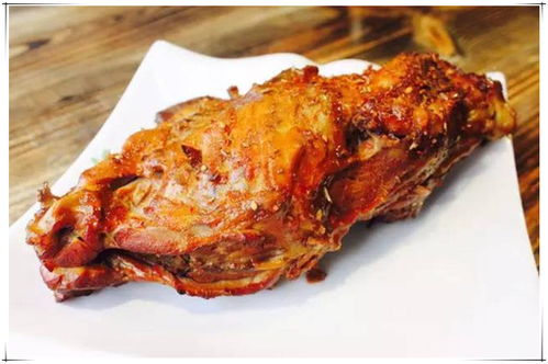 六、 烧烤清洁刷：轻松处理烧烤后的清洁工作