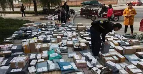 包裹铺满街， 订单量同比翻倍
