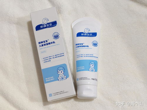 选择宝宝面霜时 需要考虑成分平安性、保湿效果、质地温和等因素