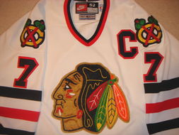 球衣市场的庞大需求：个人卖家在eBay上的机遇与挑战