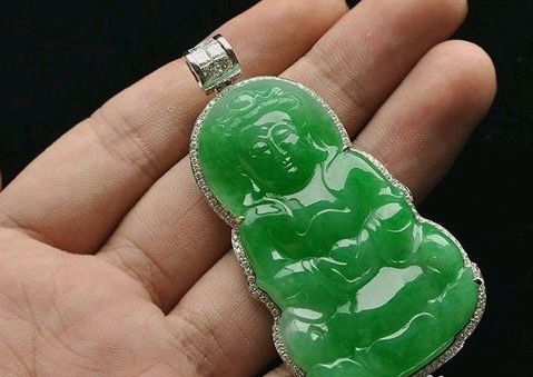 如何鉴定翡翠的真伪与品质？