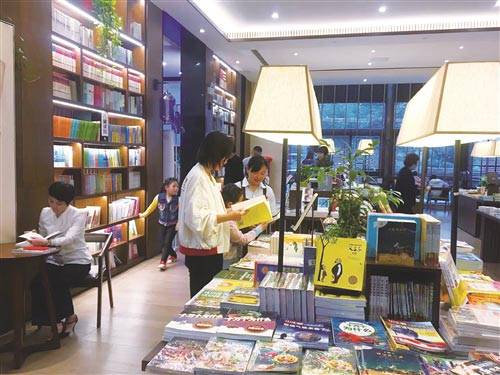 三、 实体书店的回暖与转型