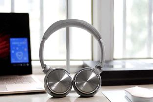 头戴式耳机与入耳式耳机