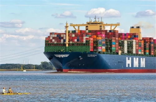 蒙特利尔港：加拿大东部的交通枢纽与全年通航的宝藏